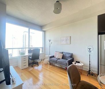 Beautiful 1 bedroom Open concept Wellesley & Shebourne - Photo 4