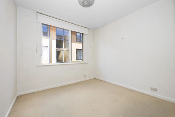 Charming, Secure One-Bedroom Apartment in a Prime Lifestyle Location - Photo 1