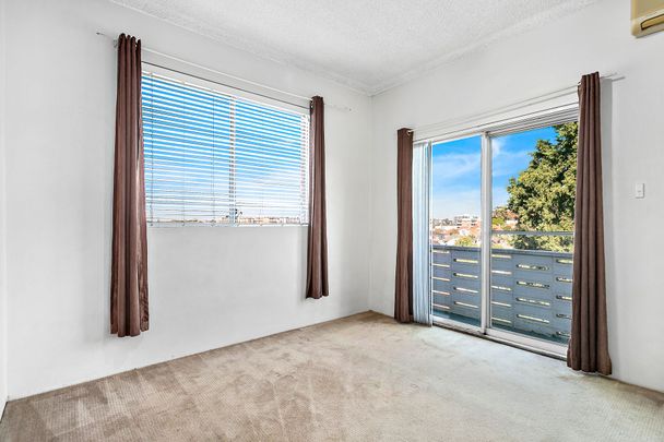 2 Bedroom Unit - Conveniently Located! - Photo 1