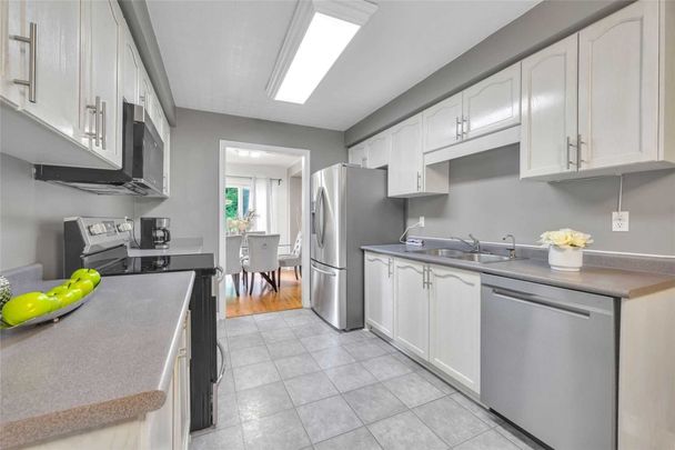 For Lease - 94 October Lane, Aurora, Ontario - Photo 1
