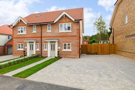 4 bedroom semi-detached house to rent - Photo 5