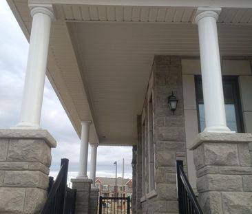 For Lease - 101 Hartney Drive, Richmond Hill, Ontario - Photo 2