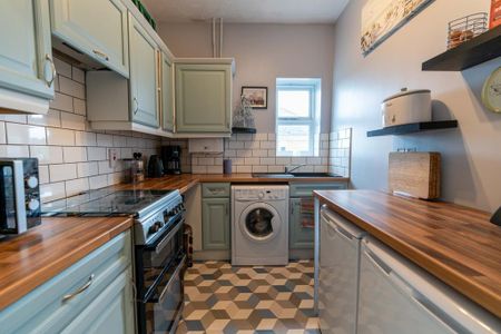 3 bedroom apartment to rent - Photo 5