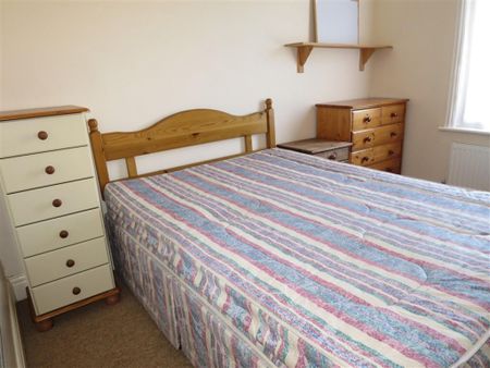 4 bedroom detached house to rent - Photo 4