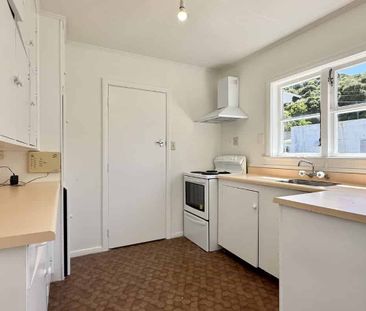 3-Bedroom Home in Wainuiomata - Photo 2