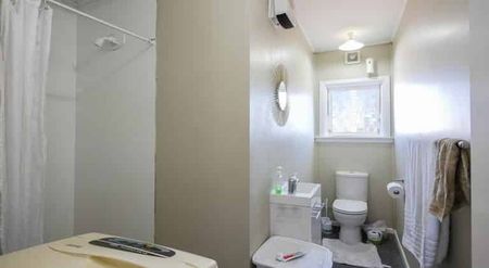 **2026 Sunny 1 bedroom flat situated in Roslyn** - Photo 5