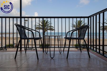 Sale of Exclusive Seafront Apartment in Port Saplaya with Sea Views - Foto 3