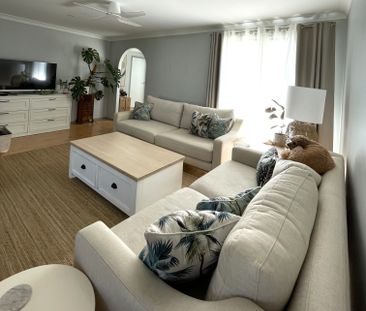 Large 4 Bedroom Family home - Photo 1