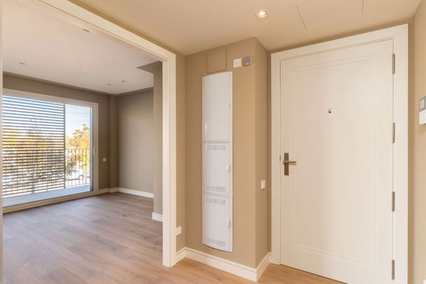 Piso de alquiler en Ronda de Jean Monnet, 230, Can Gambús - Photo 1