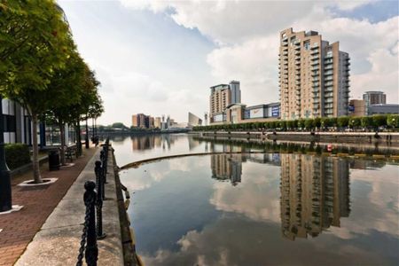 31 The Quays, SALFORD - Photo 2