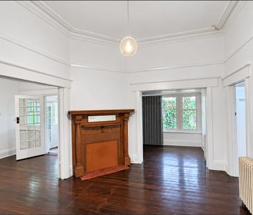 Spacious Four-Bedroom Family Home with Multiple Living Areas in Prime St Kilda Location - Photo 1