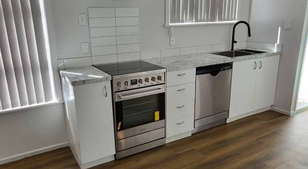 Newly Renovated Family Home in Central Paraparaumu - Photo 2