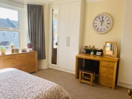 3 Bed Terraced House, Eastcombe Avenue, SE7 - Photo 2