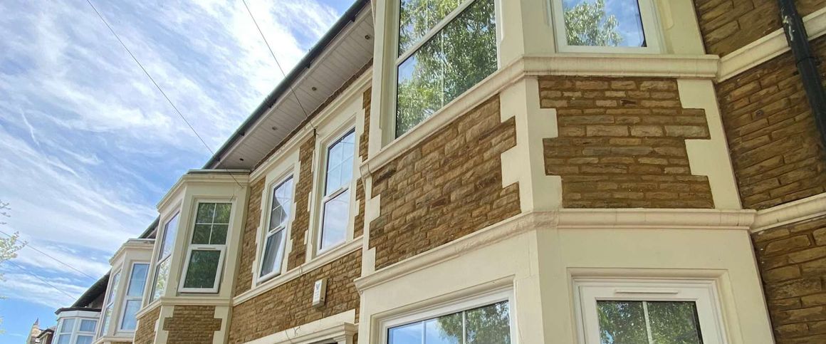 Room in a Spacious House NN2 Room 8 - Photo 1