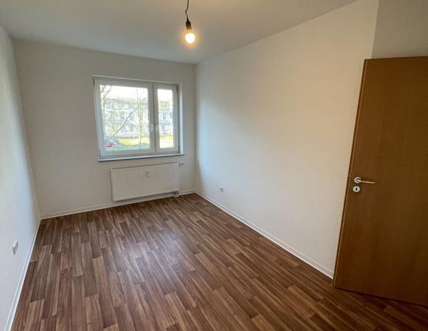 Teilsanierte 3-Zimmer-Wohnung in Braunschweig mit Balkon! - Photo 1