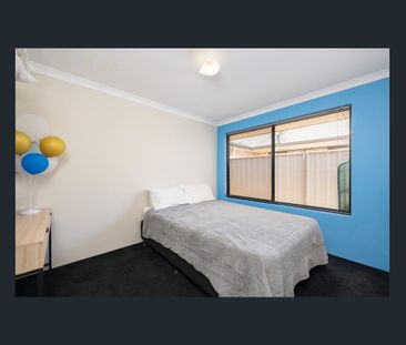 Spacious Four-Bedroom Family Home in Prime Secret Harbour Location - Photo 6