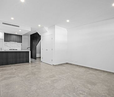 Near New Stylish Apartment&comma; Ready to Move in and Enjoy&excl; - Photo 2