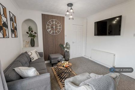 2 bedroom semi-detached house to rent - Photo 2