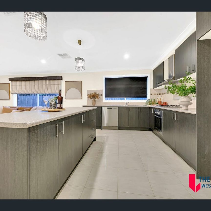 House for rent in Brookfield - Photo 1