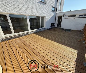 Gerenoveerd ruim appartement met terras en 2 slpks - Photo 2