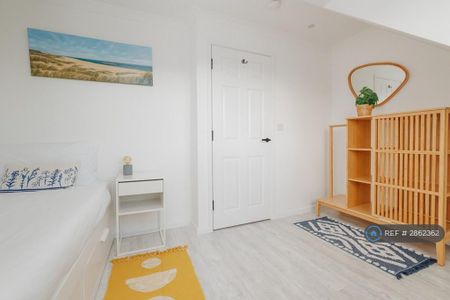 3 bedroom terraced house to rent - Photo 4