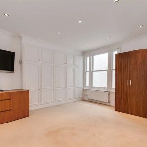 3 bedroom flat in South Kensington - Photo 2