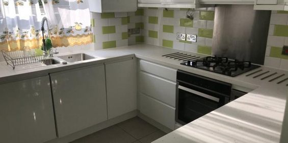 1 bedroom in a flat share to rent - Photo 3