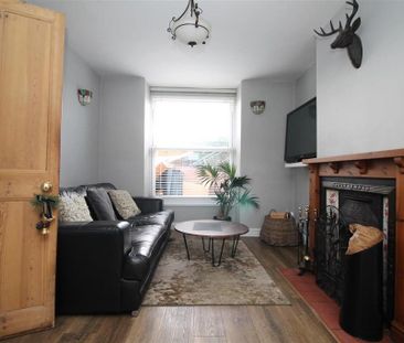 3 bedroom end of terrace house to rent - Photo 1