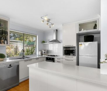 STYLISH & CONVENIENT 3X1 FAMILY HOME - Photo 4