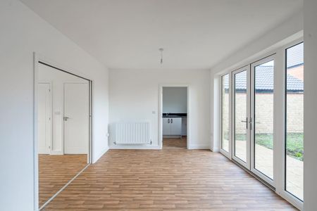 4 bedroom detached house to rent - Photo 2