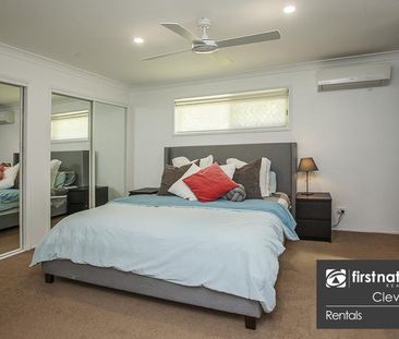 ENTERTAINERS DELIGHT WITH HUGE SPARKLING POOL FOR QLD SUMMER! - Photo 6