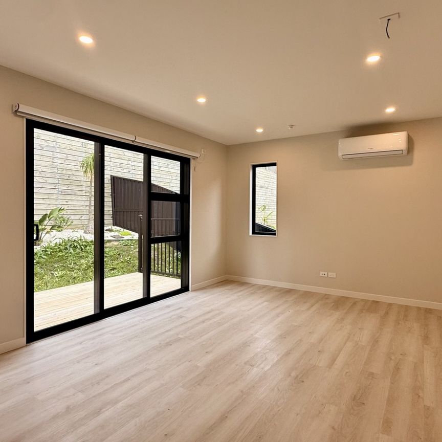 Brand New Beauty in Opaheke - Photo 1