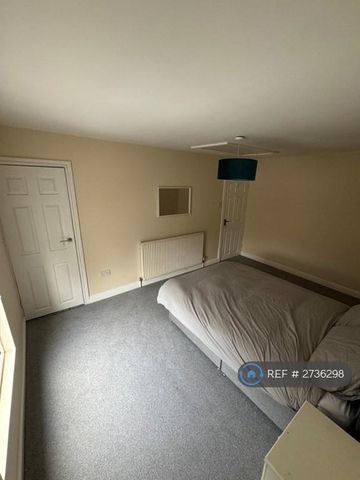 1 bedroom in a house share to rent - Photo 4