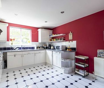 2 bed Flat for rent - Photo 5