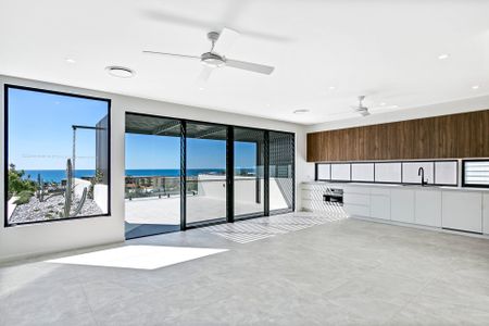 Luxurious Top Floor Unit with Terrace&comma; Ocean Views&period; Water and Electricity Included&excl; - Photo 2