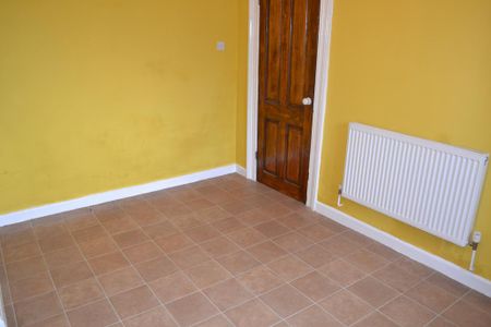 3 bedroom end of terrace house to rent - Photo 5