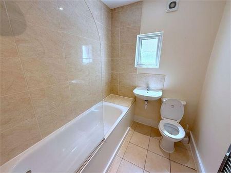 2 bedroom ground floor flat to rent - Photo 5