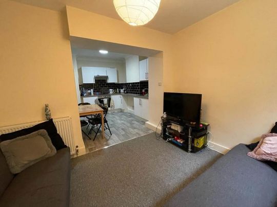 5 bedroom house to rent - Photo 1