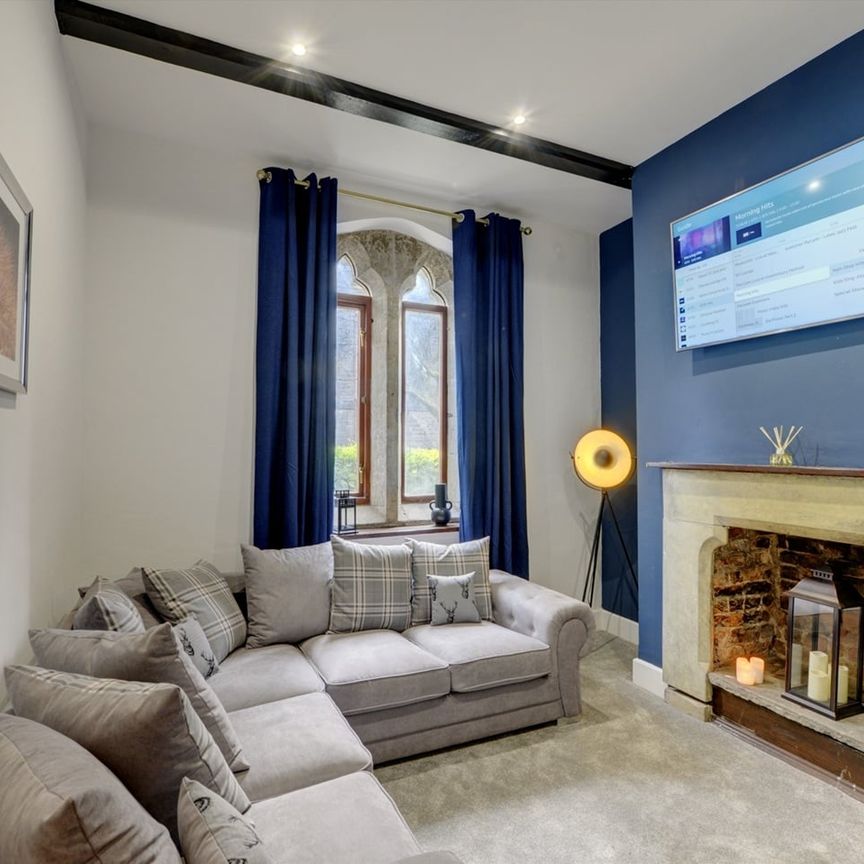 6 Bed Semi-Detached House, Ellerby Rd, LS89 - Photo 1