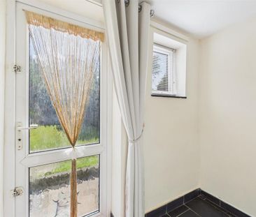 2 bedroom link detached house to rent - Photo 2