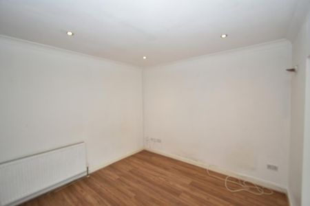 3 bedroom detached bungalow to rent - Photo 2
