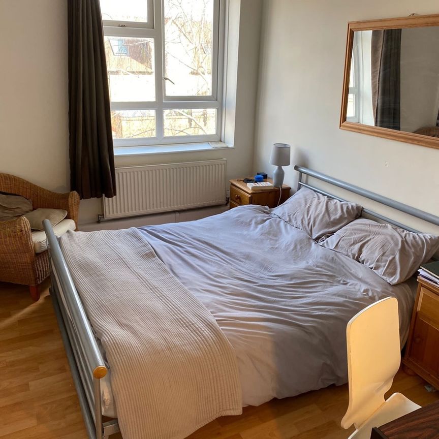 Room in a Shared Flat, Wayford Street, SW11 - Photo 1