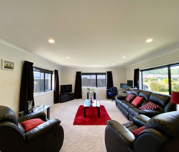 3-Bedroom House in Upper Hutt - Photo 4