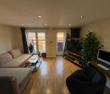 2 BED Flat To rent - Photo 2