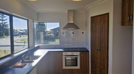 3 BEDROOM MOUNT MAUNGANUI - Photo 4