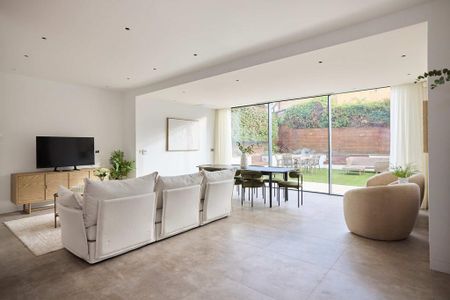 5 bedroom semi-detached house to rent - Photo 4