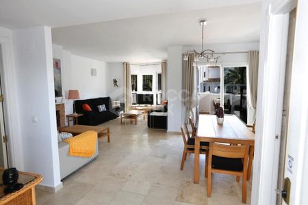 Apartment for Rent in Los Naranjos, Marbella – Prime Location Close to Everything - Foto 5