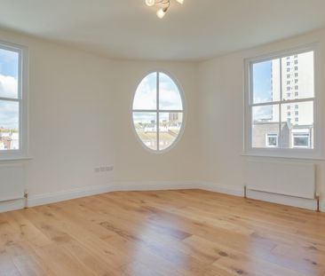 2 Bedroom Flat, Upper St James Street, Brighton - Photo 1
