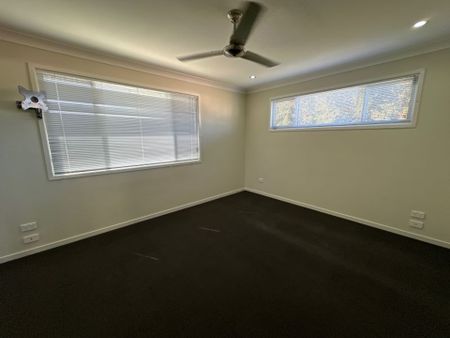 Modern Townhouse in Quiet Cul-De Sac - Photo 3