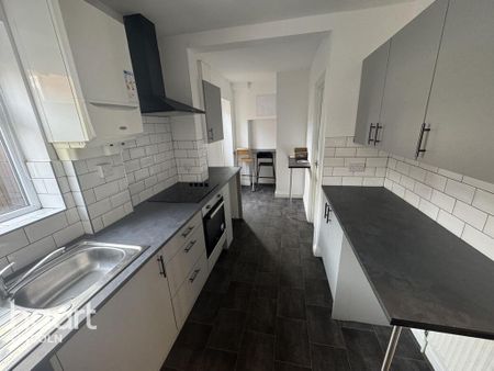 3 bedroom terraced house to rent - Photo 2